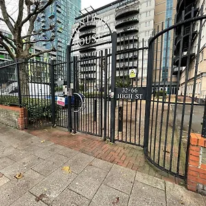 https://apt-modern-in-stratford.brighton-hotels-england.com